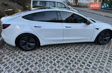 Седан Tesla Model 3 2020 в 