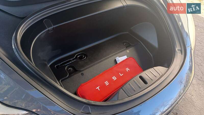 Седан Tesla Model 3 2019 в Києві