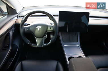 Седан Tesla Model 3 2021 в 