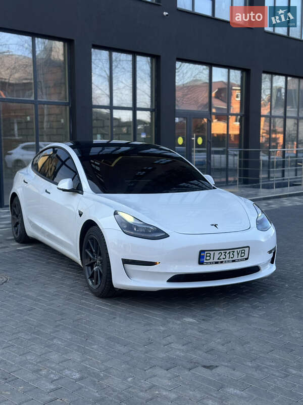 Седан Tesla Model 3 2021 в Полтаві