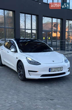 Седан Tesla Model 3 2021 в 