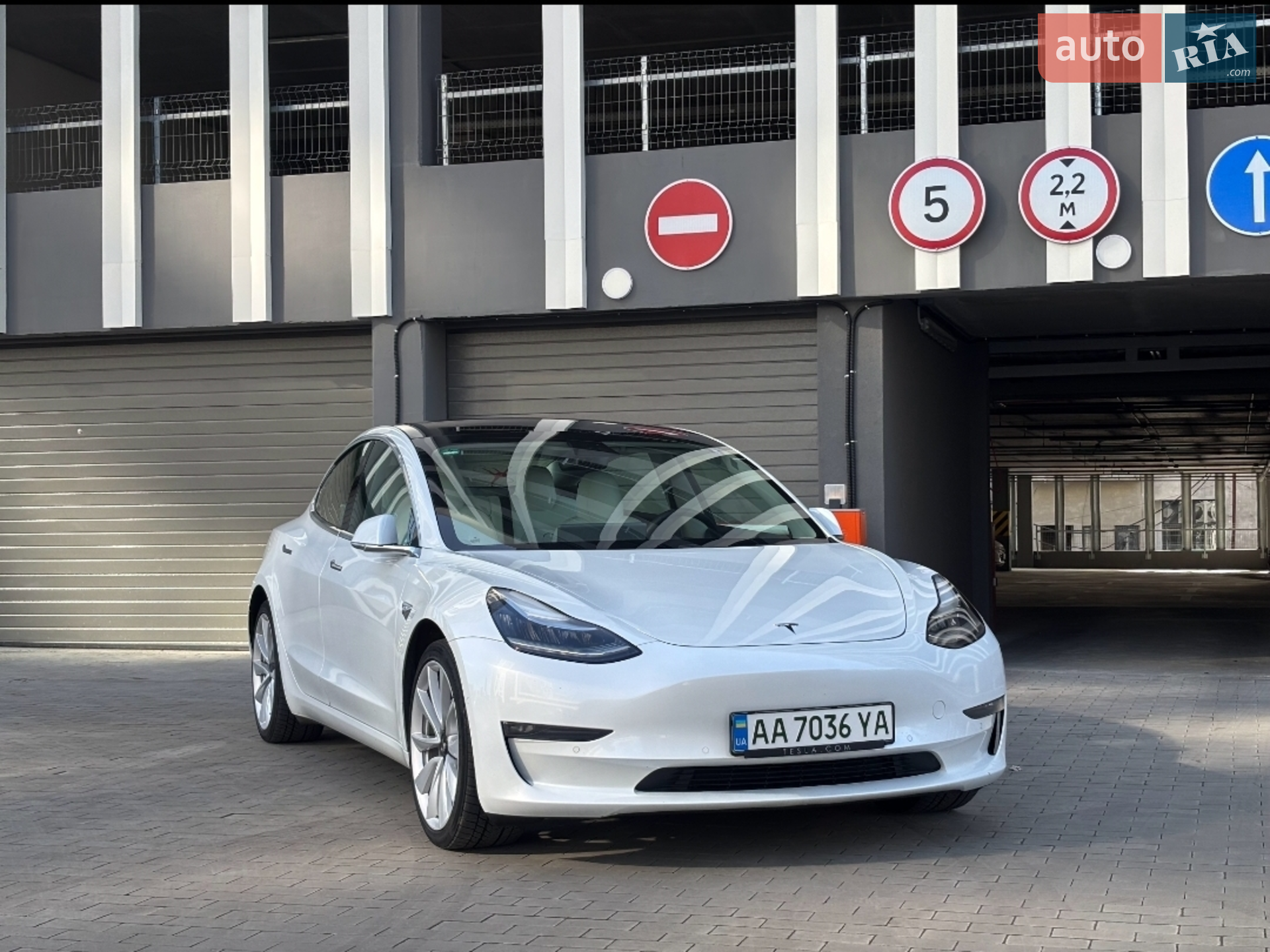 2020 Tesla Model 3 - фото 1