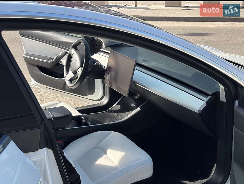 Седан Tesla Model 3 2020 в Киеве