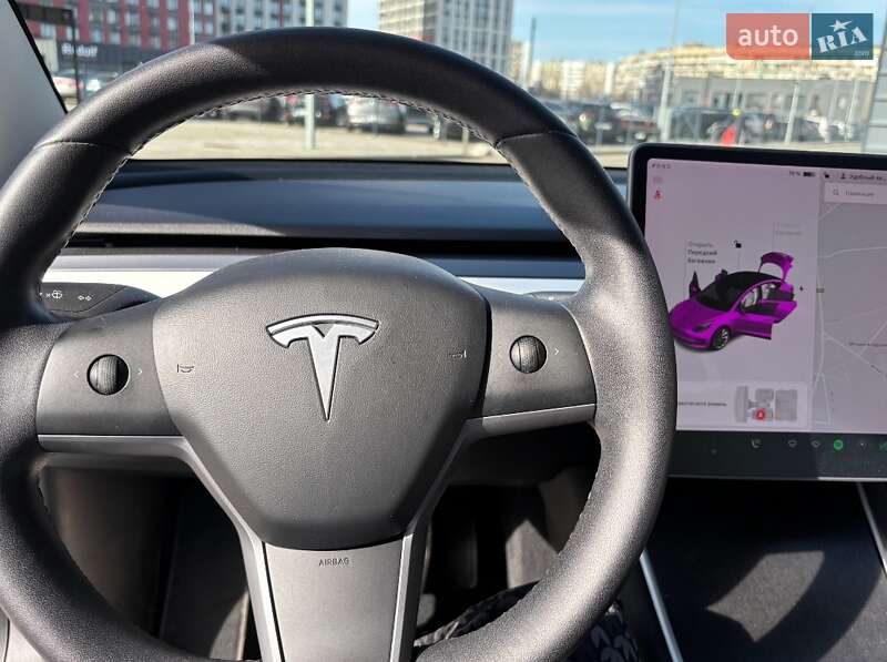 Седан Tesla Model 3 2020 в Киеве