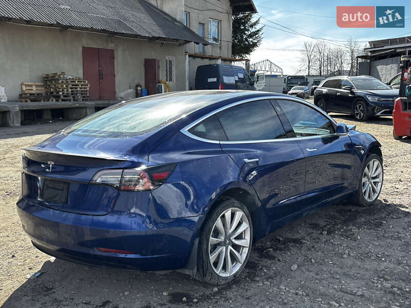 Седан Tesla Model 3 2019 в Стрию