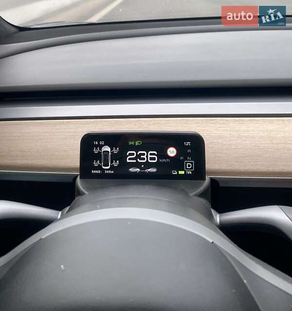 Седан Tesla Model 3 2018 в Броварах