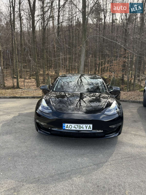 Седан Tesla Model 3 2021 в Ужгороді
