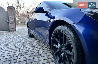 Седан Tesla Model 3 2022 в 