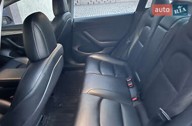 Седан Tesla Model 3 2022 в 
