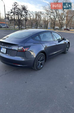 Седан Tesla Model 3 2023 в 