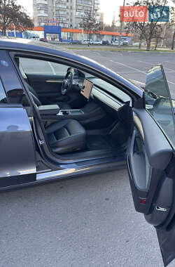 Седан Tesla Model 3 2023 в 