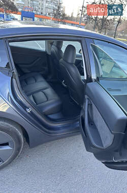 Седан Tesla Model 3 2023 в 