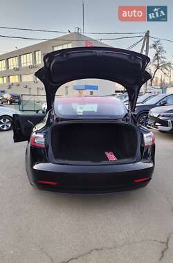 Седан Tesla Model 3 2019 в 
