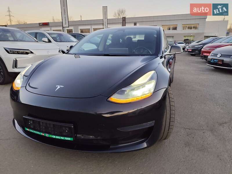 Седан Tesla Model 3 2019 в Києві