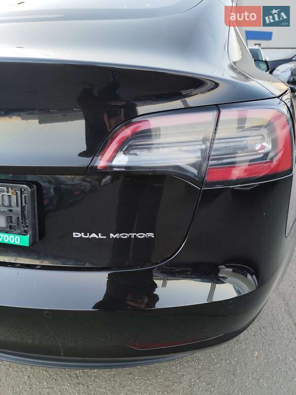 Седан Tesla Model 3 2019 в Києві