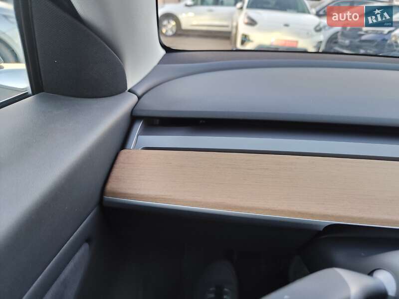 Седан Tesla Model 3 2019 в Києві