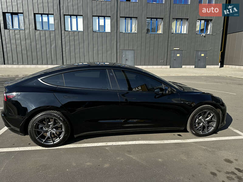 Седан Tesla Model 3 2021 в Києві