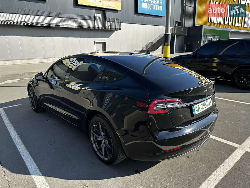 Седан Tesla Model 3 2021 в Києві