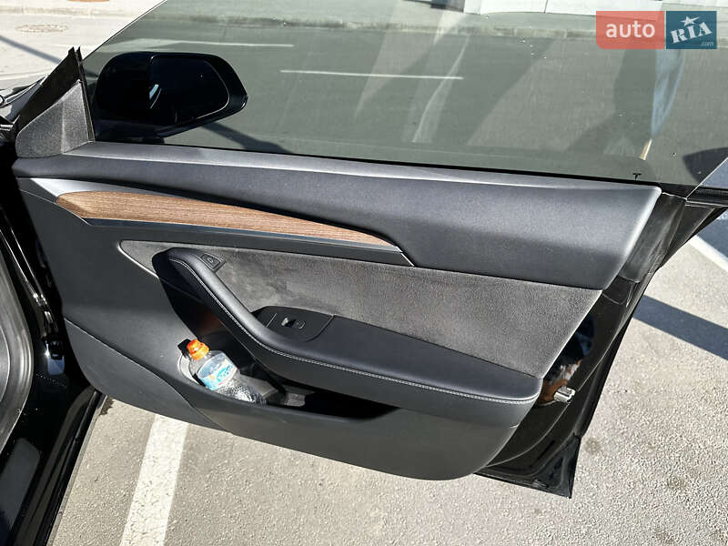 Седан Tesla Model 3 2021 в Києві