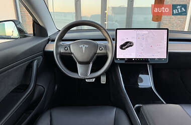Седан Tesla Model 3 2019 в 