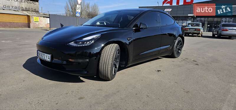 Седан Tesla Model 3 2020 в 