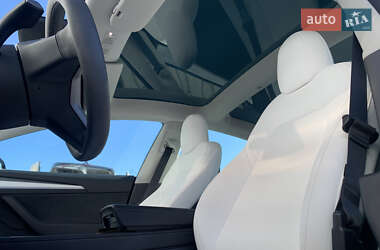 Седан Tesla Model 3 2023 в 
