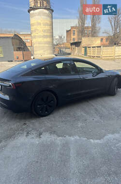 Седан Tesla Model 3 2024 в 