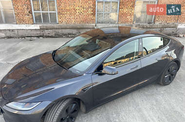 Седан Tesla Model 3 2024 в 
