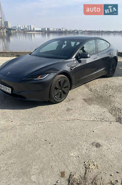 Седан Tesla Model 3 2024 в 