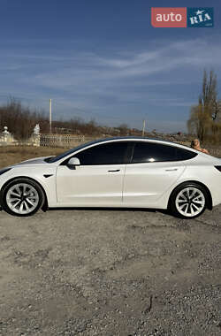 Седан Tesla Model 3 2022 в 
