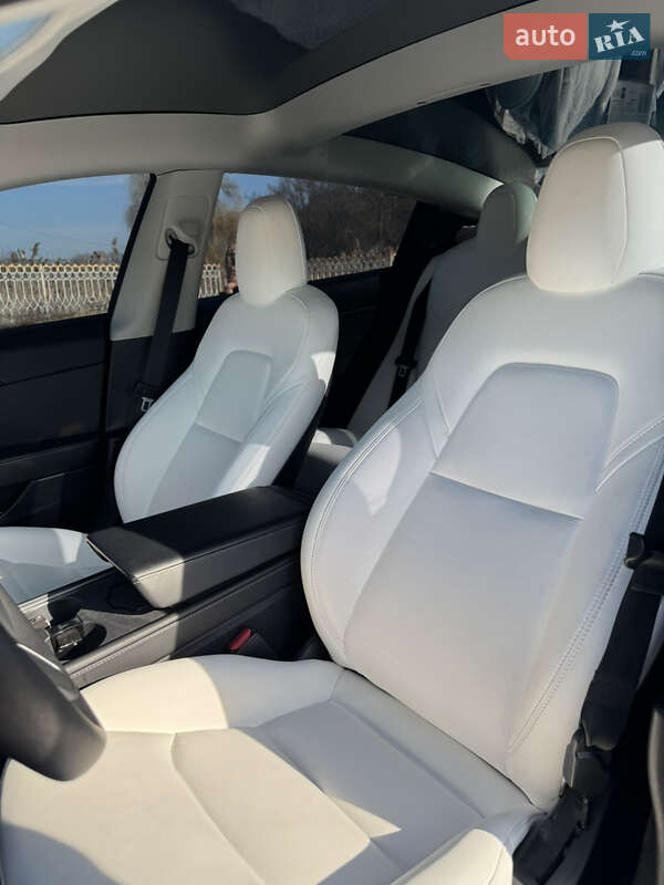 Седан Tesla Model 3 2022 в Чорткові