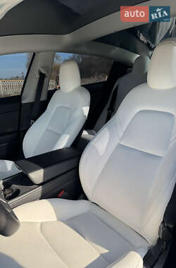 Седан Tesla Model 3 2022 в 
