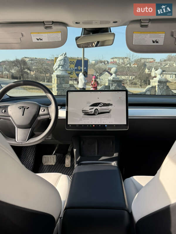 Седан Tesla Model 3 2022 в Чорткові