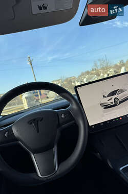 Седан Tesla Model 3 2022 в 