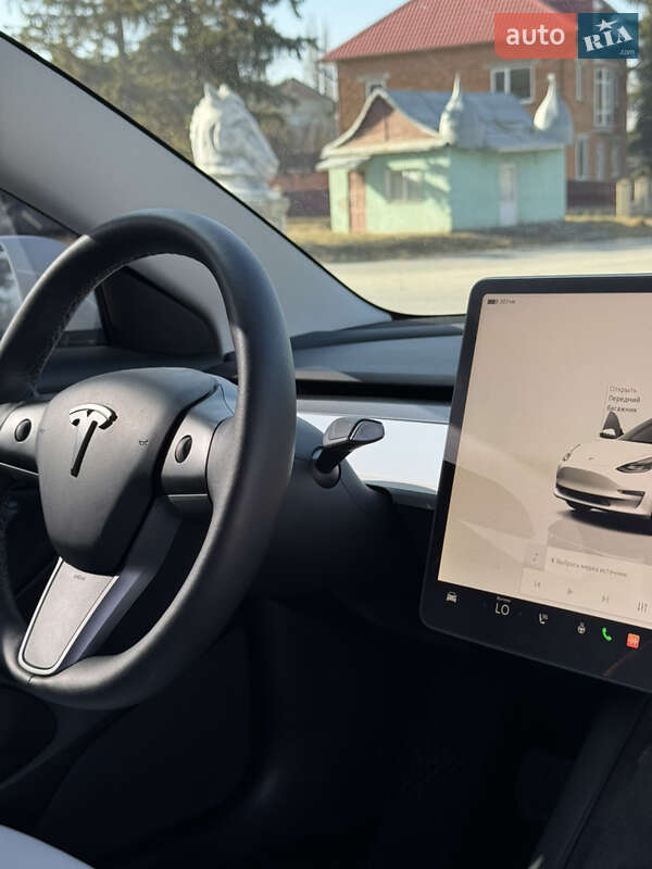 Седан Tesla Model 3 2022 в Чорткові