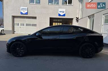 Седан Tesla Model 3 2022 в 