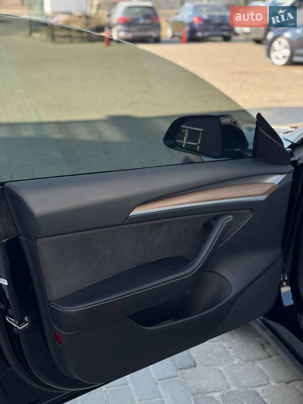 Седан Tesla Model 3 2022 в Луцке