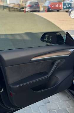 Седан Tesla Model 3 2022 в 