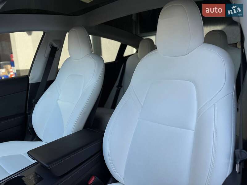 Седан Tesla Model 3 2022 в Луцке