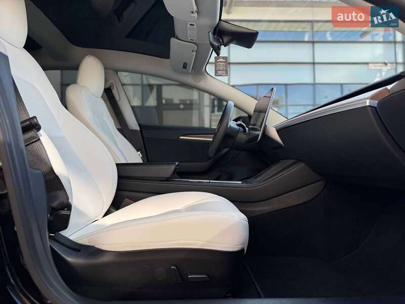 Седан Tesla Model 3 2022 в Луцке