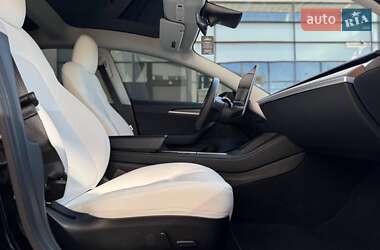 Седан Tesla Model 3 2022 в 
