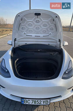 Седан Tesla Model 3 2021 в 