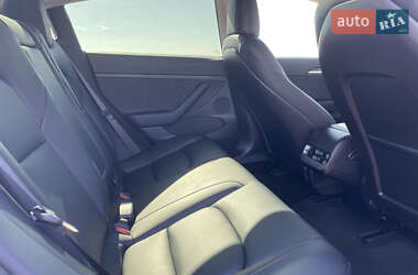Седан Tesla Model 3 2021 в 