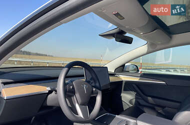 Седан Tesla Model 3 2021 в 