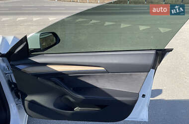 Седан Tesla Model 3 2021 в 