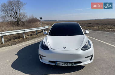 Седан Tesla Model 3 2021 в 