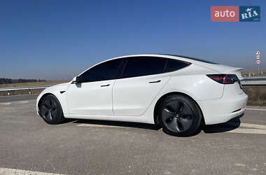 Седан Tesla Model 3 2021 в 