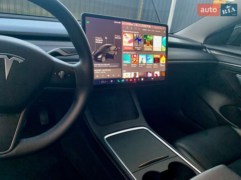 Седан Tesla Model 3 2021 в Киеве