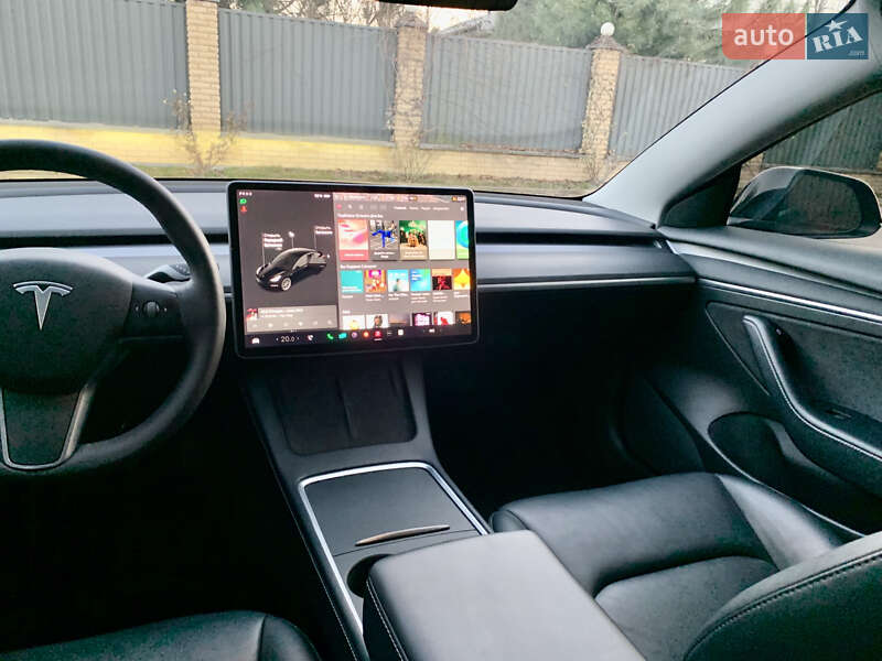 Седан Tesla Model 3 2021 в Киеве