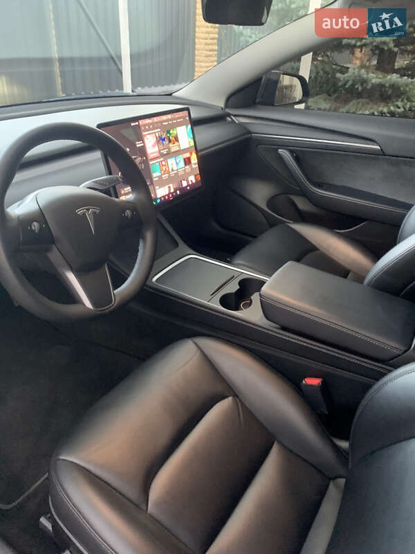 Седан Tesla Model 3 2021 в Киеве